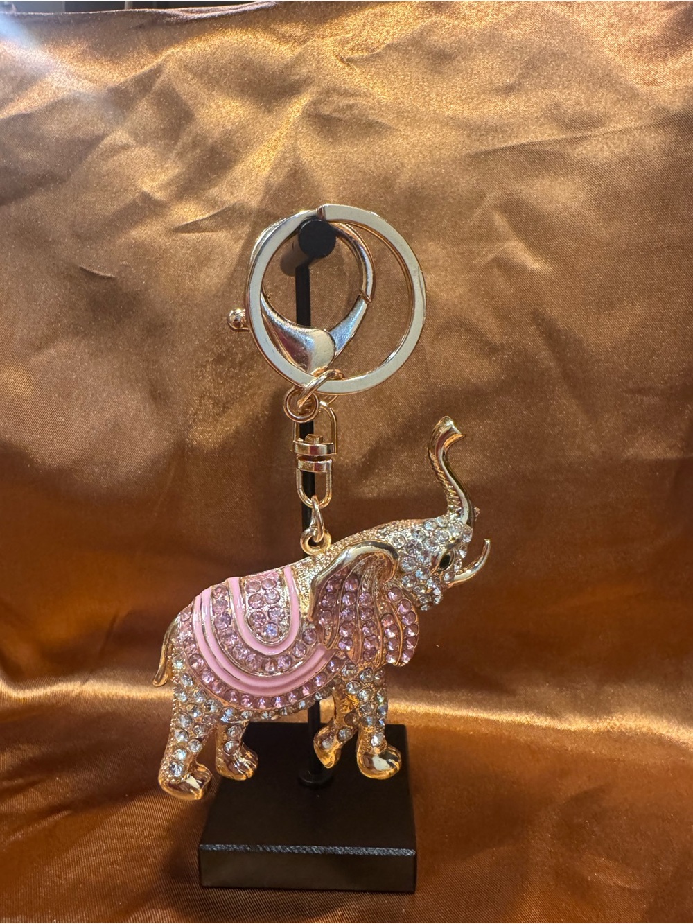 NWOT Calling All Elephant Lovers Pink Crystal Elephant Bag & Keychain Charm 💖 🐘